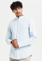 قميص لون ابيض