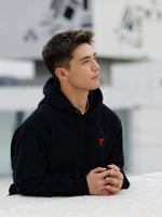 سويتر Ami جاهز لشحن