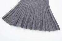 تنوره قصيره وبلوفر