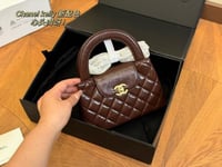 شنط شانيل بالوان شتويه