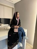 أسود