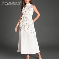 فستان نسائي من TWOTWINSTYLE بتصميم عصري ناعم وملفت