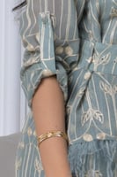 طقم بتصميم قطعتين بياقه مطرزه بكريستال لون اخضر فس...