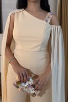 جمبسوت بأكمام كيب شيفون لون بيج