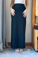 تنورة طويلة كلاسيكية لون اسود