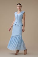 طقم أزرق فاتح بتنورة تول لامعة