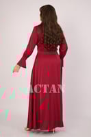 فستان ماكسي بياقة مزينة بالكرستال لون عنابي