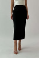 تنورة ميدي بقصة ضيقة لون اسود