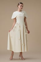 فستان سكري طويل بتفاصيل ورود بارزة