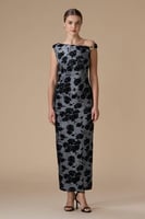 فستان فضي طويل بلمعة