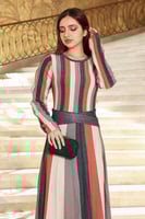 فستان ماكسي مخطط بأكمام طويلة