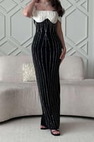 فستان سهرة ضيق بأكتاف مكشوفة مزين بالفصوص