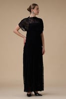 فستان أسود ماكسي دانتيل بأكمام قصيرة