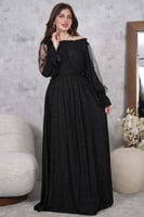 فستان طويل بأكتاف مكشوفة