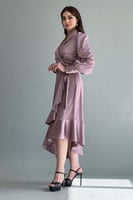 فستان بتصميم لف بحزام عالخصر لون بنك