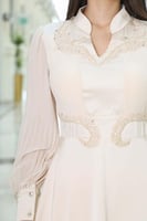 فستان بيج ناعم ميدي بأكمام طويلة