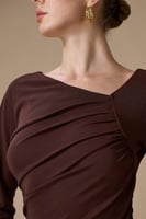 فستان بني ناعم طويل