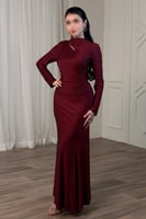 فستان عنابي سهرة ماكسي بفتحة علي الصدر