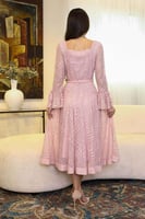 فستان ميدي دانتيل بحزام وردي