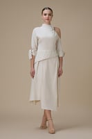 طقم بيج ميدي بتصميم كتف واحد وحزام مطرز باللؤلؤ