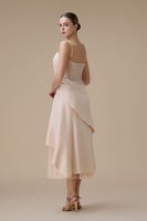 فستان ميدي مشمشي بحمالات رفيعة بطبقات مع دانتيل