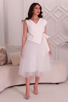 فستان ميدي تول بربطة من الجانب مزين بالكريستال لون...