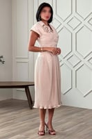 فستان قصير لينن بكسرات لون بيج