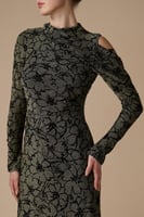 فستان ذهبي طويل لامع