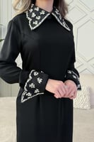 فستان طويل مزين بالكريستال بفتحة من الخلف لون اسود