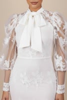 فستان قطعتين بتطريز ورد لون ابيض