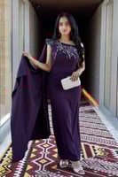 فستان بوشاح بتطريز أبلكية ورد لون بنفسجي