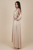 فستان فخم ستان ناعم باكمام مفتوحه لون بيج