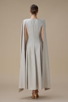 فستان ماكسي أنيق بيج مع وشاح جانبي