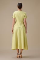 طقم تنورة ميدي أخضر فاتح بتفاصيل زهور ثلاثية الأبع...