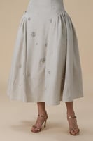 طقم تنورة بيج بتطريز كريستالي