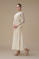 فستان طويل سكري بطبقتين مع حزام أنيق