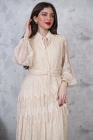 فستان ميدي درابية طبقات لون بيج