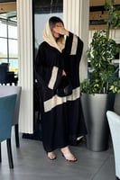 عباية واسعة بألوان متباينة