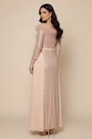 فستان سهرة ترتر بكسرات شيفون وريش طويل لون بيج