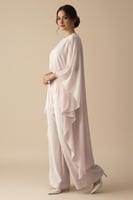 جمبسوت طويل لون وردي بأكمام كاب