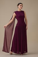 فستان طويل عنابي أنيق بوشاح جانبي