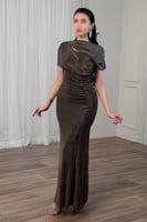 فستان بلمعة درابية بفتحة علي الصدر لون ذهبي