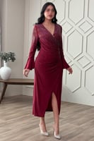 فستان ميدي بياقة v مزين بالفصوص