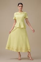 طقم تنورة ميدي أخضر فاتح بتفاصيل زهور ثلاثية الأبع...