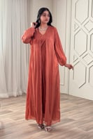 فستان قطعتين بثنيات ورداء لون برتقالي