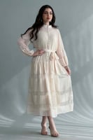 فستان بتصميم طبقات متباينه بكم طويل لون سكري