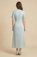 فستان بقصة مستقيمة بتطريز انجليزي لون اخضر فاتح