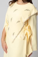 فستان ماكسي مزين بكريستال ورباط من الخصر لون اصفر...