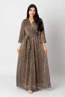 فستان طويل بليسيه بلمعة لون ذهبي