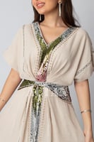 فستان ميدي مزين بترتر